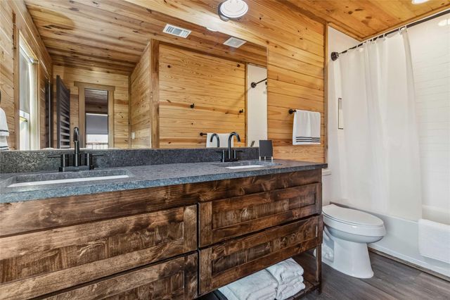 1591 Scull RD, Martindale, TX 78666