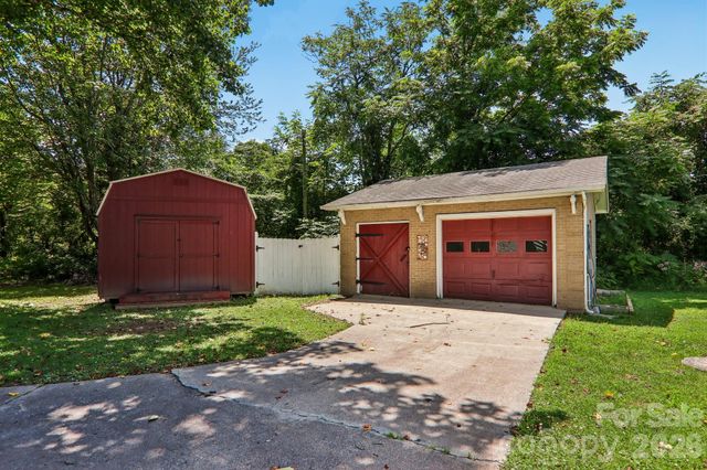 1153 Airport Road, Flat Rock, NC 28731
