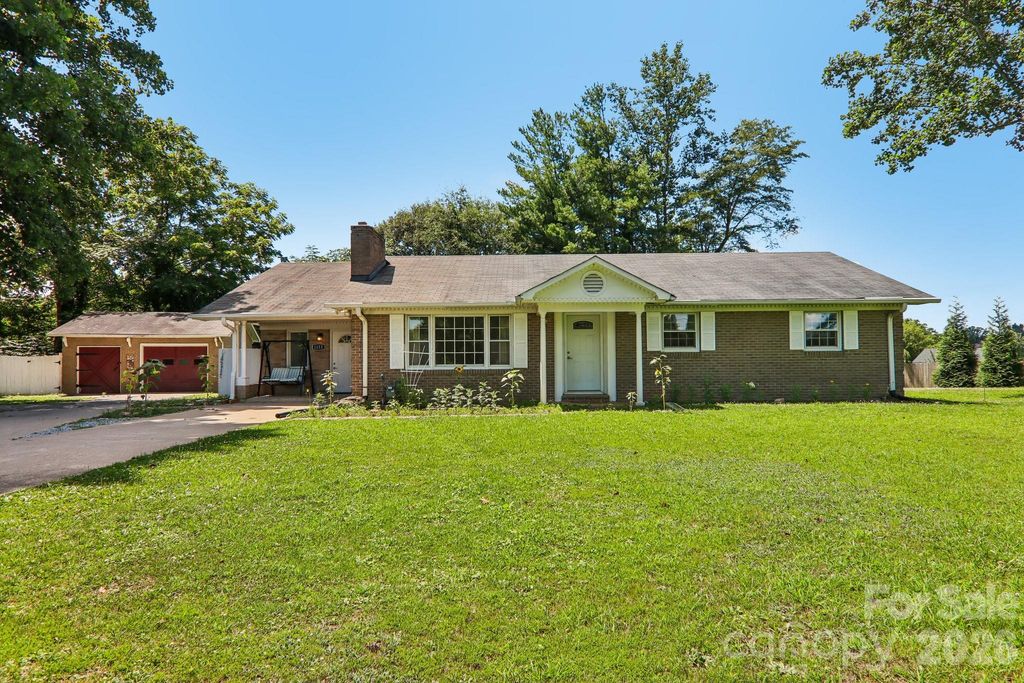 1153 Airport Road, Flat Rock, NC 28731