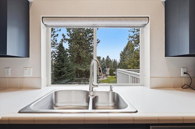 8704 E Parkside Ln, Spokane, WA 99217