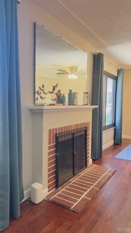 4842 E Simpson Avenue, Fresno, CA 93703