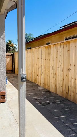 4842 E Simpson Avenue, Fresno, CA 93703
