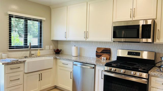 4842 E Simpson Avenue, Fresno, CA 93703