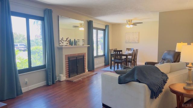 4842 E Simpson Avenue, Fresno, CA 93703
