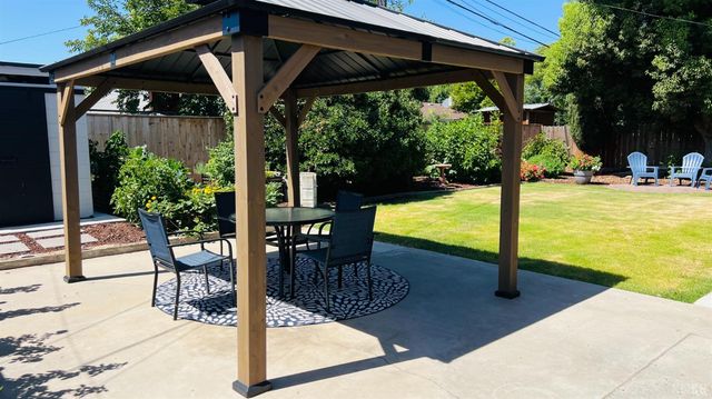 4842 E Simpson Avenue, Fresno, CA 93703