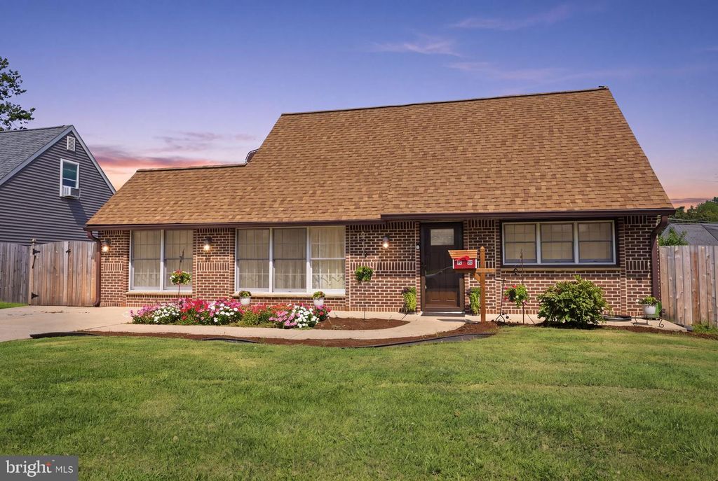 16 PARKSIDE CIR, LEVITTOWN, PA 19056 — photo 2