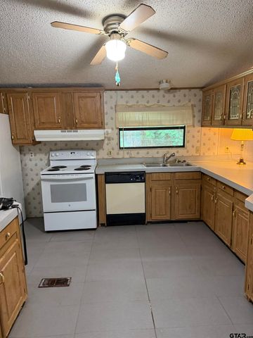 4654 Skyline Dr., Chandler, TX 75758