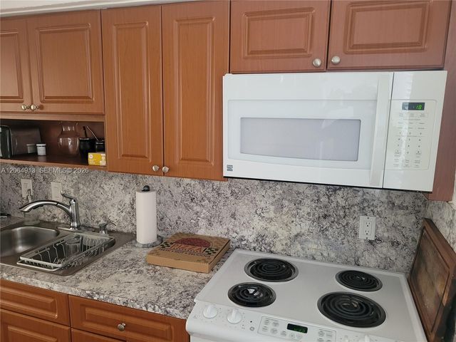 14280 NE 11th Ave, North Miami, FL 33161