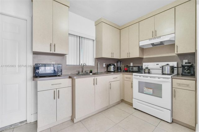 9 W 16 St 9, Hialeah, FL 33010