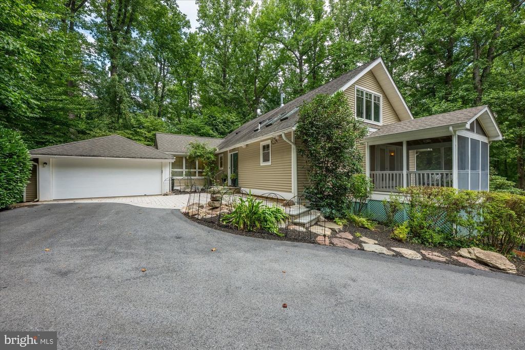 9328 GARDEN CT, Potomac, MD 20854