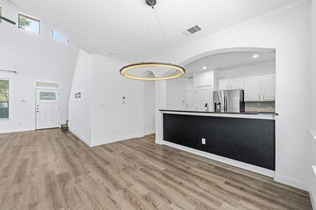 6708 Menchaca RD 4, Austin, TX 78745