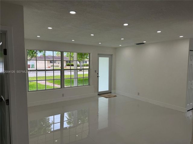 8064 W 14th Ave, Hialeah, FL 33014