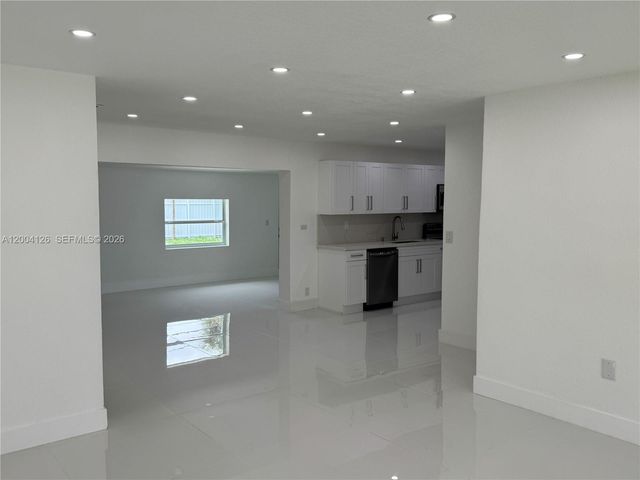 8064 W 14th Ave, Hialeah, FL 33014