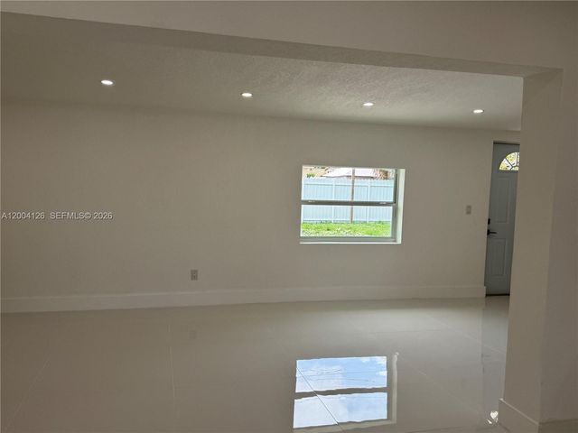 8064 W 14th Ave, Hialeah, FL 33014