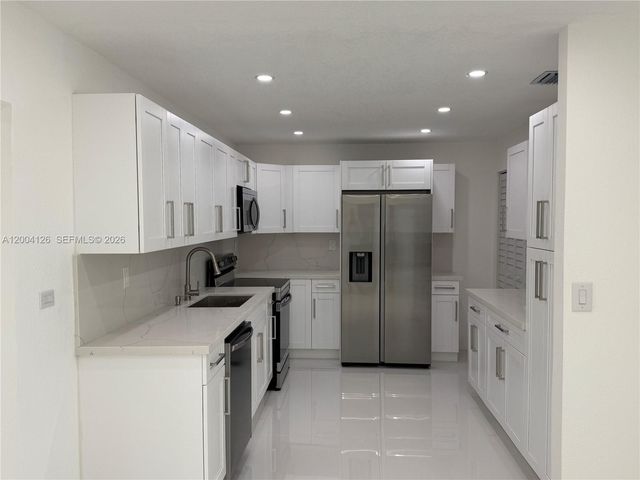 8064 W 14th Ave, Hialeah, FL 33014