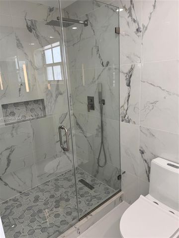 8064 W 14th Ave, Hialeah, FL 33014