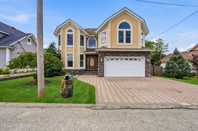 646 Compass Avenue, Beachwood, NJ 08722