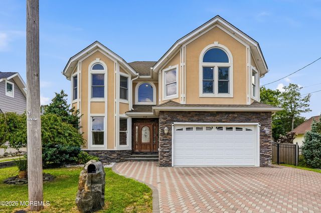 646 Compass Avenue, Beachwood, NJ 08722