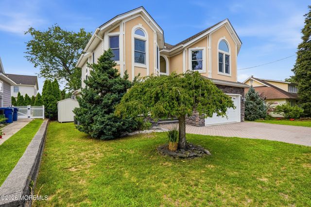646 Compass Avenue, Beachwood, NJ 08722