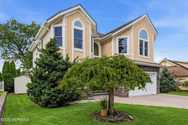 646 Compass Avenue, Beachwood, NJ 08722