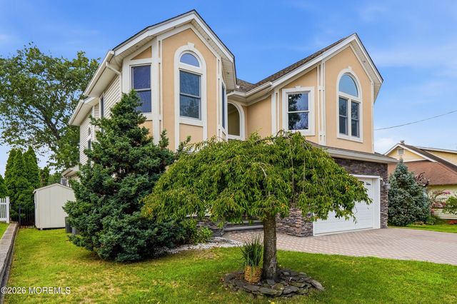 646 Compass Avenue, Beachwood, NJ 08722
