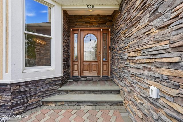 646 Compass Avenue, Beachwood, NJ 08722