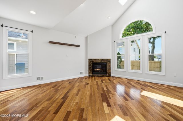 646 Compass Avenue, Beachwood, NJ 08722