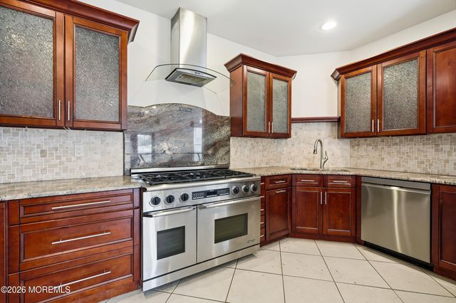 646 Compass Avenue, Beachwood, NJ 08722