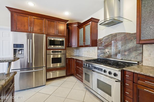 646 Compass Avenue, Beachwood, NJ 08722