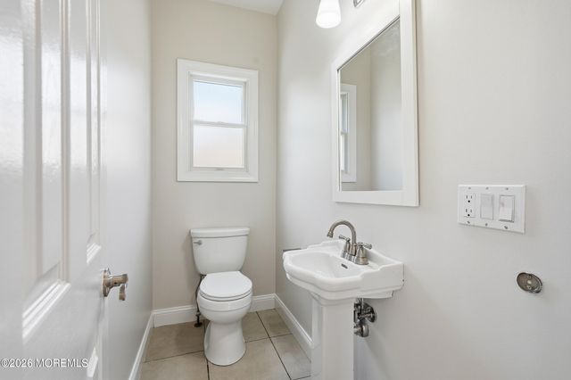 646 Compass Avenue, Beachwood, NJ 08722