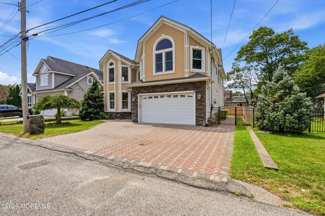 646 Compass Avenue, Beachwood, NJ 08722