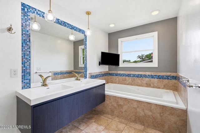 646 Compass Avenue, Beachwood, NJ 08722