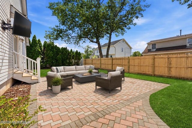 646 Compass Avenue, Beachwood, NJ 08722