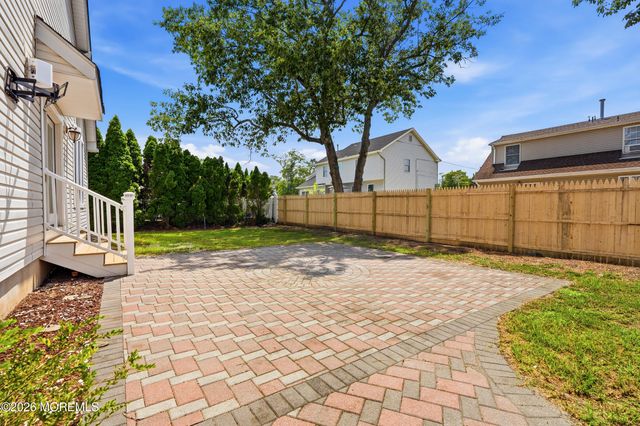 646 Compass Avenue, Beachwood, NJ 08722