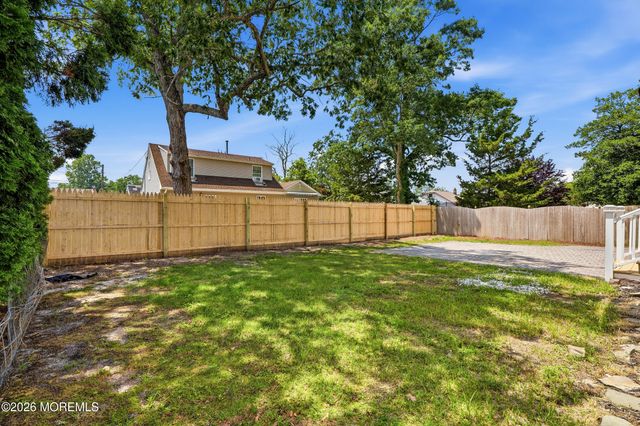 646 Compass Avenue, Beachwood, NJ 08722