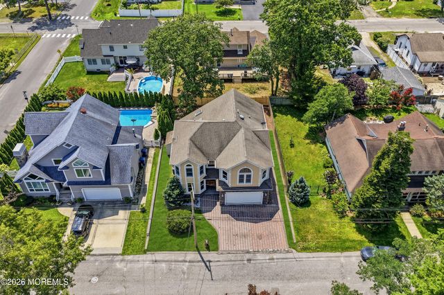 646 Compass Avenue, Beachwood, NJ 08722
