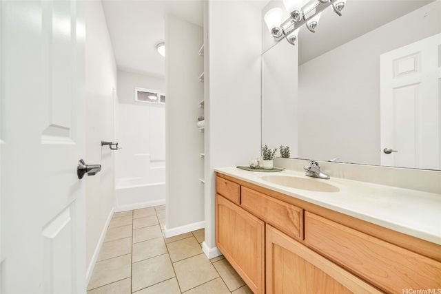 2047 10th Avenue C, Honolulu, HI 96816