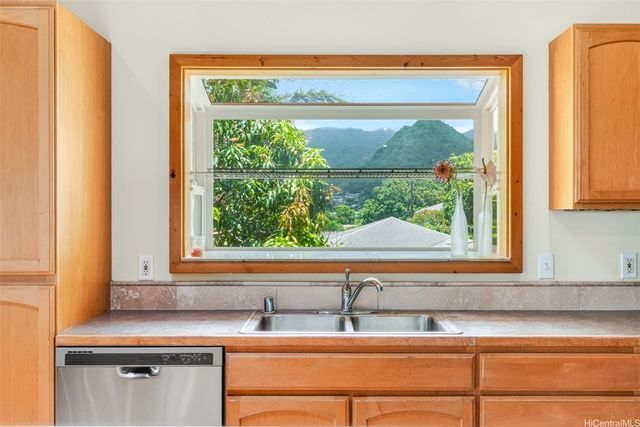 2047 10th Avenue C, Honolulu, HI 96816