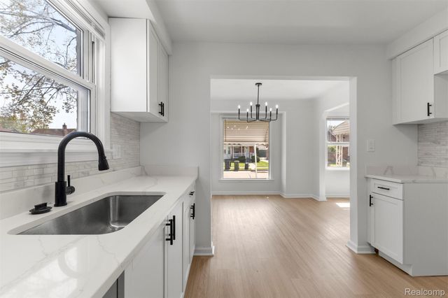 14624 Warwick Avenue, Allen Park, MI 48101