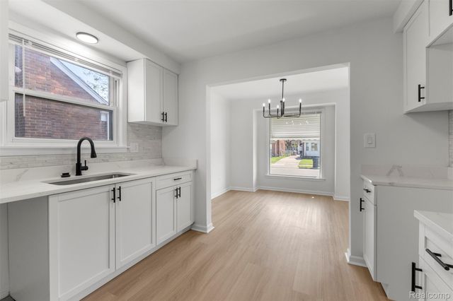 14624 Warwick Avenue, Allen Park, MI 48101