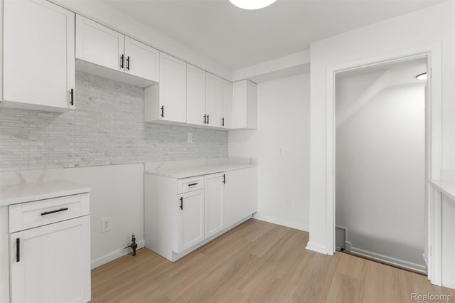 14624 Warwick Avenue, Allen Park, MI 48101