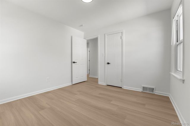 14624 Warwick Avenue, Allen Park, MI 48101