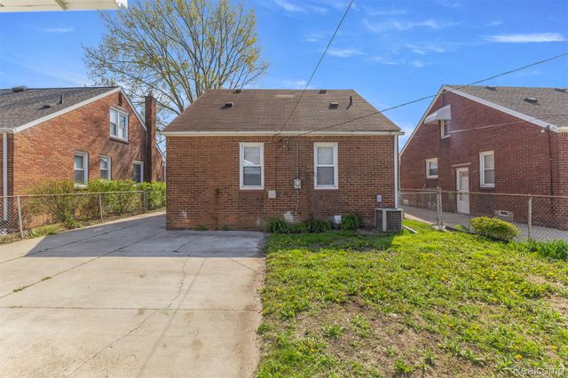 14624 Warwick Avenue, Allen Park, MI 48101