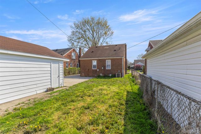 14624 Warwick Avenue, Allen Park, MI 48101