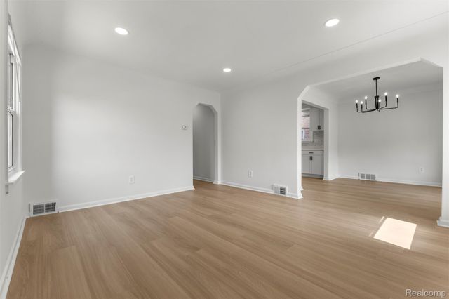 14624 Warwick Avenue, Allen Park, MI 48101