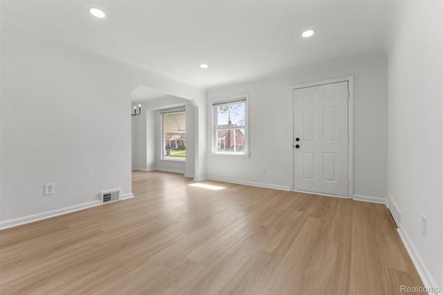 14624 Warwick Avenue, Allen Park, MI 48101