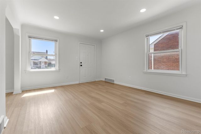 14624 Warwick Avenue, Allen Park, MI 48101