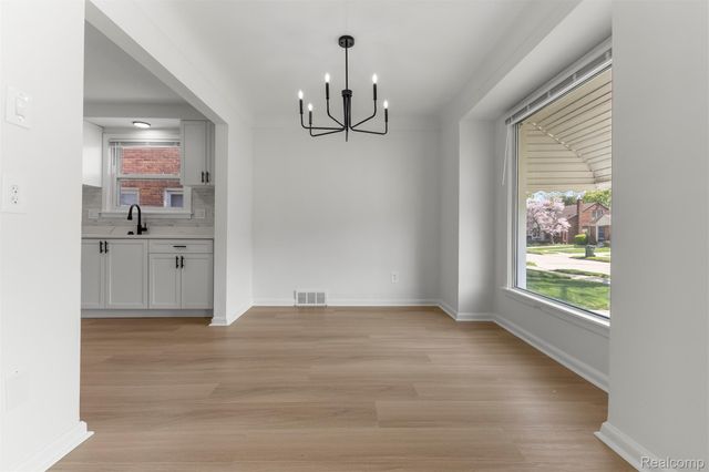 14624 Warwick Avenue, Allen Park, MI 48101