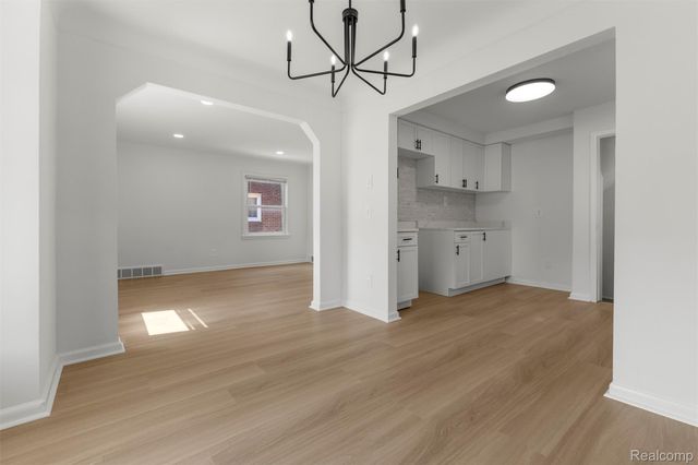 14624 Warwick Avenue, Allen Park, MI 48101