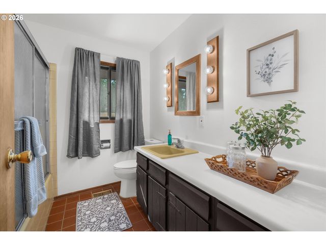 7647 Se HAWTHORNE Blvd, Portland, OR 97215